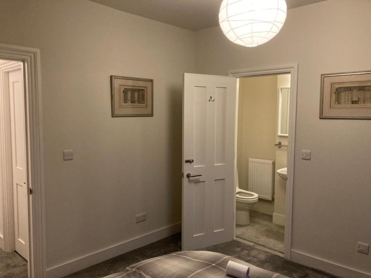 Beautiful 1-Bed Studio In Лондон Екстериор снимка